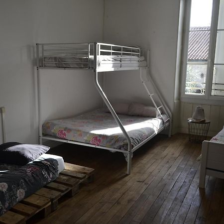 Grande Chambre D'Hote Pour 4 A 5 Personnes Bed & Breakfast Chef-Boutonne Dış mekan fotoğraf