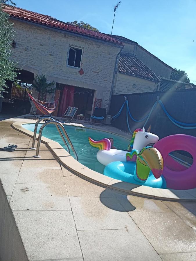 Grande Chambre D'Hote Pour 4 A 5 Personnes Bed & Breakfast Chef-Boutonne Dış mekan fotoğraf