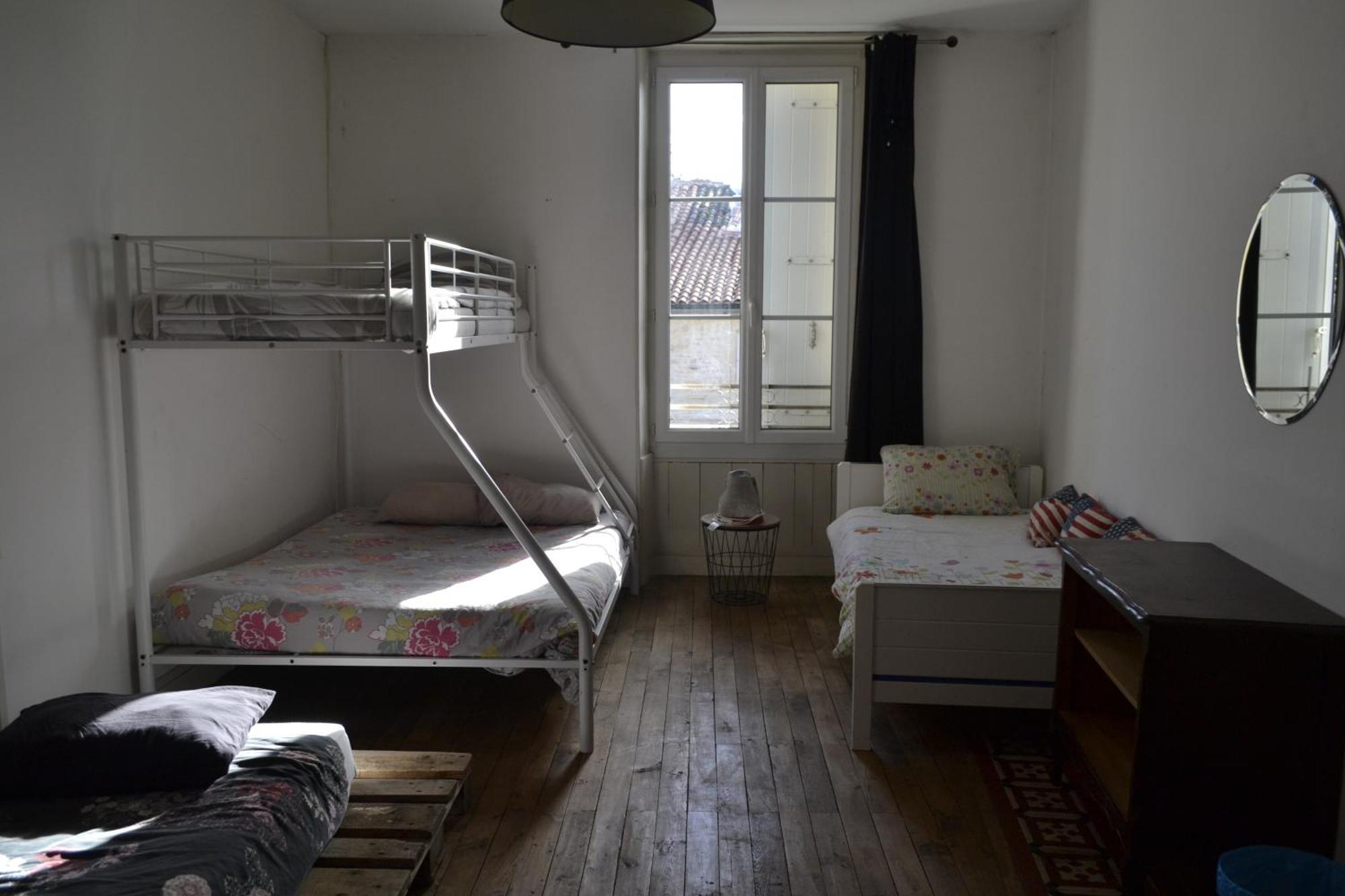Grande Chambre D'Hote Pour 4 A 5 Personnes Bed & Breakfast Chef-Boutonne Dış mekan fotoğraf